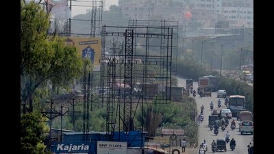 PMC issued a tender and invited the agency to place flex and banners to educate citizens about G20 summit. (HT FILE PHOTO) PMC issued a tender and invited the agency to place flex and banners to educate citizens about G20 summit. (HT FILE PHOTO)
