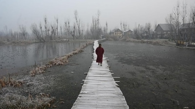 Chillai Kalan affects the day-to-day life of the Kashmiris in the region. (HT Photo/Waseem Andrabi) Chillai Kalan affects the day-to-day life of the Kashmiris in the region. (HT Photo/Waseem Andrabi)