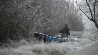 Chillai Kalan or Chillia Kalan is a period of 40-day harsh winter in Kashmir. It starts from December 21 and goes on till January 29. Night temperatures in the valley will remain below the freezing point and is expected to continue during the next 24 hours. (HT Photo/Waseem Andrabi) Chillai Kalan or Chillia Kalan is a period of 40-day harsh winter in Kashmir. It starts from December 21 and goes on till January 29. Night temperatures in the valley will remain below the freezing point and is expected to continue during the next 24 hours. (HT Photo/Waseem Andrabi)