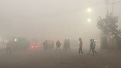 The India Meteorological Department (IMD) on Tuesday issued an alert that a dense to very dense layer of fog has engulfed Punjab, Haryana, Chandigarh, Delhi, North Rajasthan and Uttar Pradesh. (ANI) The India Meteorological Department (IMD) on Tuesday issued an alert that a dense to very dense layer of fog has engulfed Punjab, Haryana, Chandigarh, Delhi, North Rajasthan and Uttar Pradesh. (ANI)