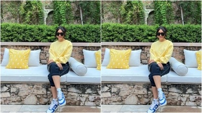 Mrunal decked up in minimal makeup to get into the vacay mood in style. In drawn eyebrows, contoured cheeks and a shade of pink lipstick, Mrunal aced the vacay look to perfection. (Instagram/@mrunalthakur) Mrunal decked up in minimal makeup to get into the vacay mood in style. In drawn eyebrows, contoured cheeks and a shade of pink lipstick, Mrunal aced the vacay look to perfection. (Instagram/@mrunalthakur)