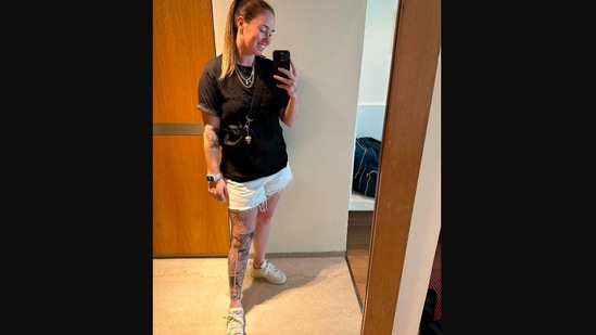 The image shows Australian cricketer Amanda Wellington who recently shared two saree-related posts on Twitter. (Instagram/@ajwellington)
