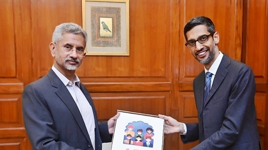 Sundar Pichai and Jaishankar seen together. (Twitter) Sundar Pichai and Jaishankar seen together. (Twitter)