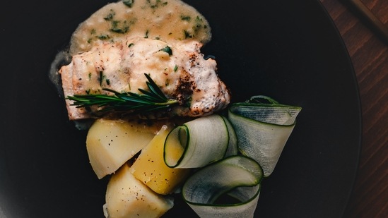 Baked Cheesy Potatoes: The combination of potatoes and cheese never fail to disappoint a foodie. This can be a great side for your roast chicken, turkey or pork. (Unsplash)