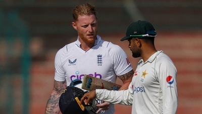 Ben Stokes (L) with Babar Azam (REUTERS)