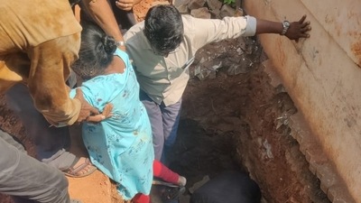 A woman fell into the pit that was dug up on the sidewalk in Mangaluru's Ambedkar circle. (@HateDetectors/Twitter)