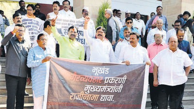 Nagpur, India - December 21, 2022: Maha Vikas Aghadi MLAs protest against the Maharashtra Government demanding resignation of Chief Minster Eknath Shinde, on the third day of the Winter Session of Maharashtra State Assembly, at Vidhan Bhawan, in Nagpur, Wednsday, December 21, 2022. (Photo by Sunny Shende/HT Photo) (HT PHOTO) Nagpur, India - December 21, 2022: Maha Vikas Aghadi MLAs protest against the Maharashtra Government demanding resignation of Chief Minster Eknath Shinde, on the third day of the Winter Session of Maharashtra State Assembly, at Vidhan Bhawan, in Nagpur, Wednsday, December 21, 2022. (Photo by Sunny Shende/HT Photo) (HT PHOTO)
