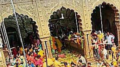 Rush of devotees at the Bankey Behari temple in Vrindavan. (FILE PHOTO) Rush of devotees at the Bankey Behari temple in Vrindavan. (FILE PHOTO)