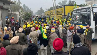 The number of agitators and cops reduced drastically at the protest site at Mansurwal village in Punjab’s Ferozepur on Wednesday. (HT Photo)