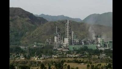 UltraTech has started cement delivery to Civil Supplies Corporation with 70 trucks dispatched on Tuesday.Cement will be delivered to 118 Civil Supply Corporation godowns, which had run out of stock, on a daily basis. With this the work on stalled projects will also resume. (Representative Image/HT File) UltraTech has started cement delivery to Civil Supplies Corporation with 70 trucks dispatched on Tuesday.Cement will be delivered to 118 Civil Supply Corporation godowns, which had run out of stock, on a daily basis. With this the work on stalled projects will also resume. (Representative Image/HT File)