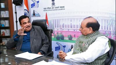 Union Minister of Road Transport and Highways Nitin Gadkari and Delhi Lieutenant Governor Vinai Kumar Saxena at a review meeting on the ongoing National Highway projects in Delhi on Wednesday. (ANI) Union Minister of Road Transport and Highways Nitin Gadkari and Delhi Lieutenant Governor Vinai Kumar Saxena at a review meeting on the ongoing National Highway projects in Delhi on Wednesday. (ANI)