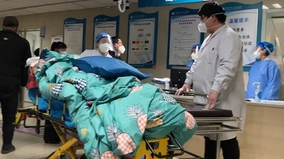 A patient is turned away from the emergency room due to full capacity at the Baoding No. 2 Central Hospital in Zhuozhou city in northern China's Hebei province. (AP) A patient is turned away from the emergency room due to full capacity at the Baoding No. 2 Central Hospital in Zhuozhou city in northern China's Hebei province. (AP)