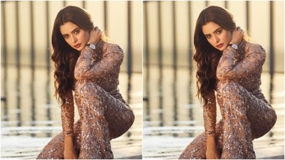 Aamna played muse to fashion designer house Nadine Merabi and picked a pastel ochre co-ord set from the shelves of the designer house.&nbsp; (Instagram/@aamnasharifofficial)