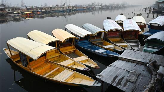 Frost-covered shikaras on the Dal Lake in Srinagar on Wednesday. (Waseem Andrabi /HT)