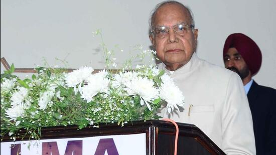 Punjab governor Banwarilal Purohit speaking at a function to give away the Ludhiana Management Association (LMA) awards on Tuesday. (Harvinder Singh/HT)