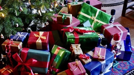 How to Organize Christmas Morning to Reduce the Wrapping Waste Story -  Upcycle My Stuff