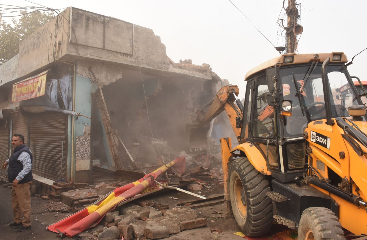 A bulldozer taking down an illegal shop neat Buddha Nullah. (HT) A bulldozer taking down an illegal shop neat Buddha Nullah. (HT)