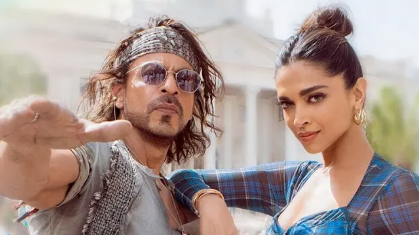 Pathaan song Jhoome Jo Pathaan Shah Rukh Khan, Deepika dance into your hearts Bollywood