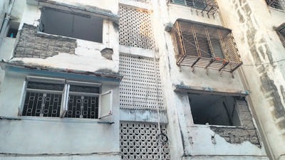 Malad bldg pulled down, after it suffers vertical crack