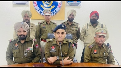 ADCP Sameer Verma (centre) and other senior police officials briefing the media on the arrest of snatchers. ADCP Sameer Verma (centre) and other senior police officials briefing the media on the arrest of snatchers.