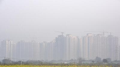 According to a 2003 Allahabad high court order pertaining to rehabilitation and settlement of farmers, whose land was acquired for development projects, each farmer, who approached the court for better compensation, was eligible for 10% of the total acquired land for residential purposes, said officials. (HT Photo)