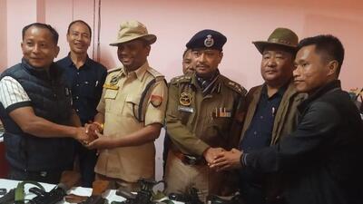 Nine HPC-D militants surrendered with arms in presence of senior police officials. (HT photo) Nine HPC-D militants surrendered with arms in presence of senior police officials. (HT photo)