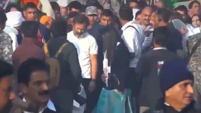 A video clip shared by Malviya shows former Union minister kneeling in front of Rahul Gandhi as he stood facing him. (Twitter) A video clip shared by Malviya shows former Union minister kneeling in front of Rahul Gandhi as he stood facing him. (Twitter)