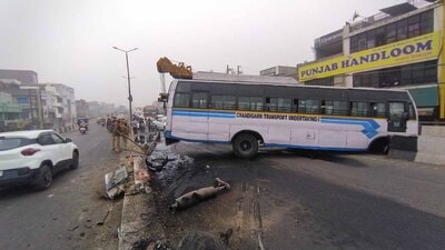 The bus that rammed into a divider near Gill Chowk in Ludhiana on Thursday. (Harvinder Singh/HT)