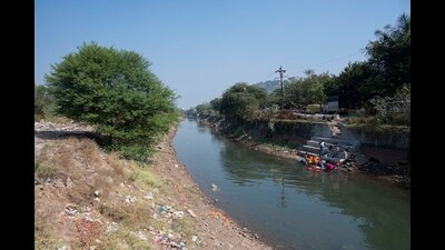 The cycle track and walkway will be constructed by the Pune Municipal Corporation along the canal from Sinhagad road to Hadapsar. (Pratham Gokhale/HT Photo) The cycle track and walkway will be constructed by the Pune Municipal Corporation along the canal from Sinhagad road to Hadapsar. (Pratham Gokhale/HT Photo)