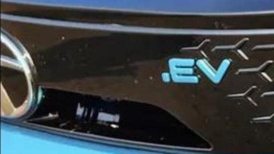 A dealer in UP’s Lucknow said people are showing interest in buying e-vehicles provided they get discounts promised in the EV policy (HT File Image/Representative)