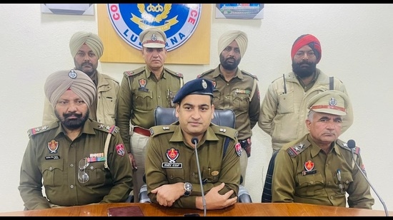 ADCP Sameer Verma (centre) and other senior police officials briefing the media on the arrest of snatchers.