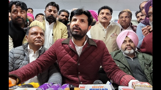 Amrinder Singh Raja Warring, PPCC president, interacting with media persons in Bathinda on Thursday. (Sanjeev Kumar/ HT) Amrinder Singh Raja Warring, PPCC president, interacting with media persons in Bathinda on Thursday. (Sanjeev Kumar/ HT)
