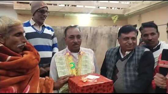 Hisar villagers give ₹ 31 lakh to man who lost sarpanch polls for his service to society