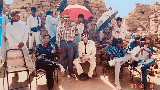 Ajay Devgn and Saif Ali Khan on sets of Kachche Dhaage. Ajay Devgn and Saif Ali Khan on sets of Kachche Dhaage.