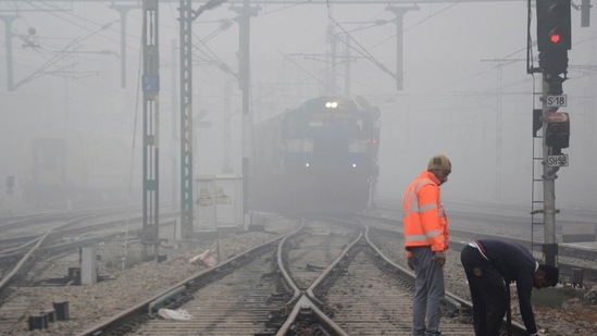 In Punjab, visibility levels stood at zero in Bhatinda at 5.30am on Thursday, and at 50 metres in Amritsar.(PTI )