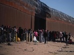 Hundreds of migrants line up to be processed by US Border Patrol under the Stanton Street Bridge after illegally entering the US, in El Paso, Texax.(AFP/representational image) Hundreds of migrants line up to be processed by US Border Patrol under the Stanton Street Bridge after illegally entering the US, in El Paso, Texax.(AFP/representational image)
