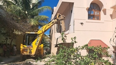 Anti-encroachment drive resumed in Bengaluru, 6 constructions removed Anti-encroachment drive resumed in Bengaluru, 6 constructions removed