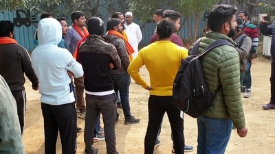 Gurugram, Dec 23 (ANI): Bajarang Dal and Hindu Parishad members arrive to protest against the devotees offering namaz, in Gurugram on Friday. (ANI photo) (Yogendra Kumar) Gurugram, Dec 23 (ANI): Bajarang Dal and Hindu Parishad members arrive to protest against the devotees offering namaz, in Gurugram on Friday. (ANI photo) (Yogendra Kumar)