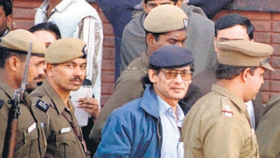 Charles Sobhraj, surrounded by Indian policemen, leaves a Delhi court in February 1997. (Reuters) Charles Sobhraj, surrounded by Indian policemen, leaves a Delhi court in February 1997. (Reuters)