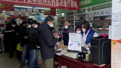 People stand in a queue to purchase medicines at a pharmacy in Beijing, China December 14, 2022. (REUTERS)