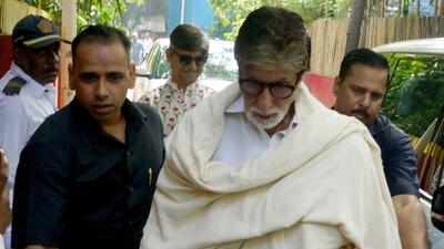 Jitendra Shinde (in black, left), seen here with Amitabh Bachchan in a file picture from 2019. (HT Photo) Jitendra Shinde (in black, left), seen here with Amitabh Bachchan in a file picture from 2019. (HT Photo)