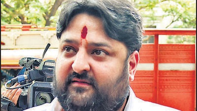 Mumbai, India - April 26, 2022: BJP leader Mohit Kamboj arrives at Khar Police Station to support party leader Kirit Somaiya, who arrived earlier to file a complaint, in Mumbai, India, on Tuesday, April 26, 2022. (Photo by Vijay Bate/HT Photo) (HT PHOTO) Mumbai, India - April 26, 2022: BJP leader Mohit Kamboj arrives at Khar Police Station to support party leader Kirit Somaiya, who arrived earlier to file a complaint, in Mumbai, India, on Tuesday, April 26, 2022. (Photo by Vijay Bate/HT Photo) (HT PHOTO)