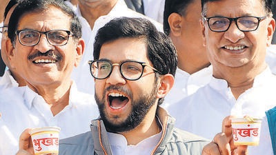 Nagpur, India - December 22, 2022: Maha Vikas Aghadi MLA Aaditya Thakreay with other MLAs protests against the Maharashtra Government demanding resignation of Maharashtra Governor Bhagat Singh Koshiyari on the fourth day of the Winter Session of Maharashtra State Assembly, at Vidhan Bhawan, in Nagpur, Thursday, December 22, 2022. (Photo by Sunny Shende/HT Photo) (HT PHOTO) Nagpur, India - December 22, 2022: Maha Vikas Aghadi MLA Aaditya Thakreay with other MLAs protests against the Maharashtra Government demanding resignation of Maharashtra Governor Bhagat Singh Koshiyari on the fourth day of the Winter Session of Maharashtra State Assembly, at Vidhan Bhawan, in Nagpur, Thursday, December 22, 2022. (Photo by Sunny Shende/HT Photo) (HT PHOTO)