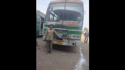 Priyanka Sharma posing in front of the bus. (HT) Priyanka Sharma posing in front of the bus. (HT)