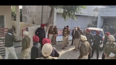 Punjab Police officials claim that in almost every high-profile crime, inmates in various jails have emerged as the key links. Several drug smuggling cartels are also being run by gangsters while sitting inside the jails, police officials claimed. (HT file photo) Punjab Police officials claim that in almost every high-profile crime, inmates in various jails have emerged as the key links. Several drug smuggling cartels are also being run by gangsters while sitting inside the jails, police officials claimed. (HT file photo)
