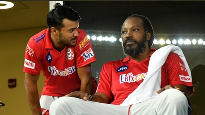 Mayank Agarwal (L) with Chris Gayle (IPL/Twitter)