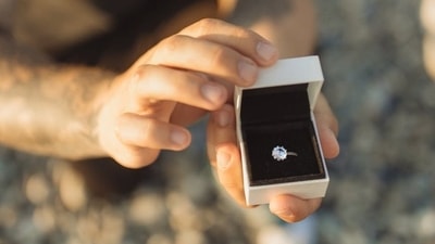 5 ideas to surprise your loved one with a proposal. (Pexels) 5 ideas to surprise your loved one with a proposal. (Pexels)