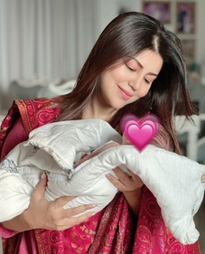Gurmeet Choudhary's wife-actor Debina Bonnerjee with the first photo of their second daughter on Instagram.