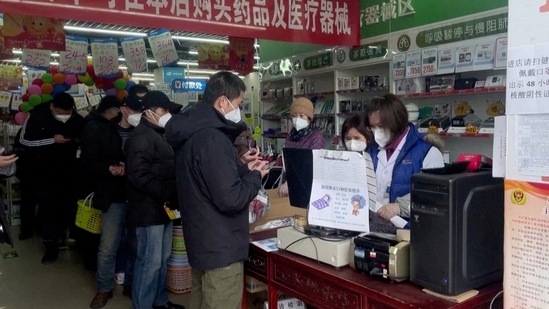 People stand in a queue to purchase medicines at a pharmacy in Beijing, China December 14, 2022.(REUTERS)