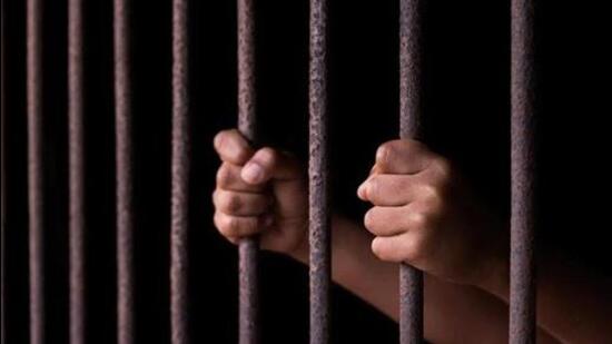 The arrested duo has been identified as Imad Amin Chopan alias chita bhai and Tahir Ahmad Bhat alias Tiger, both residents of Anantnag district in south Kashmir. (Representational Image/HT File)